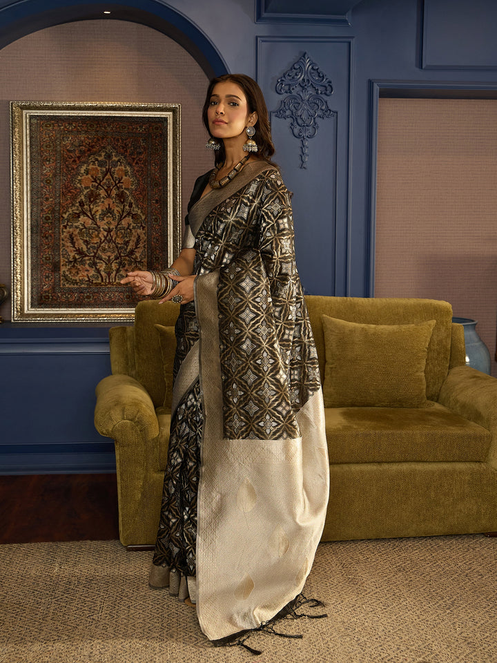 Exquisite Linen Black Saree For Wedding